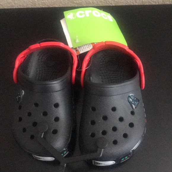 size c7 crocs